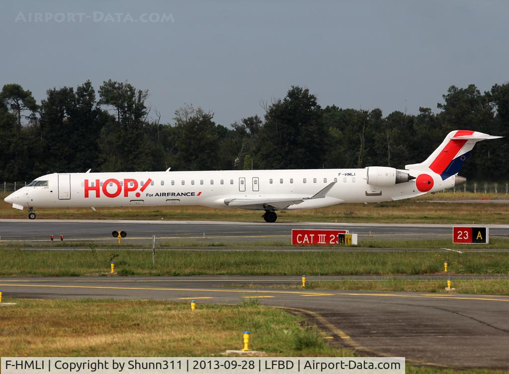 F-HMLI, 2011 Bombardier CRJ-1000EL NG (CL-600-2E25) C/N 19014, Ready for take off rwy 23