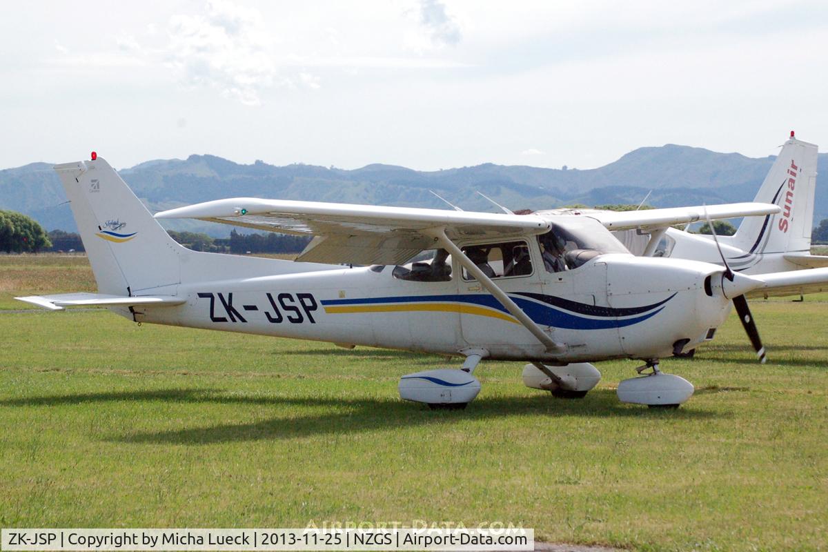 ZK-JSP, Cessna 172S C/N 172S8263, At Gisborne