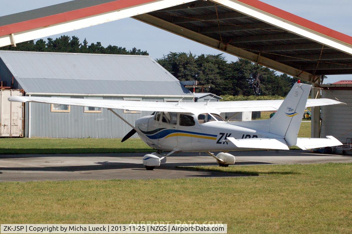 ZK-JSP, Cessna 172S C/N 172S8263, At Gisborne