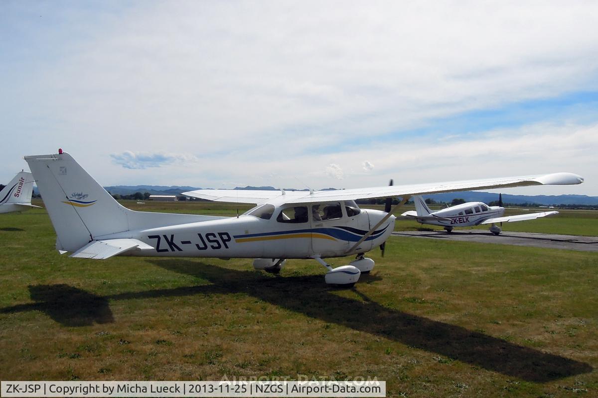 ZK-JSP, Cessna 172S C/N 172S8263, At Gisborne