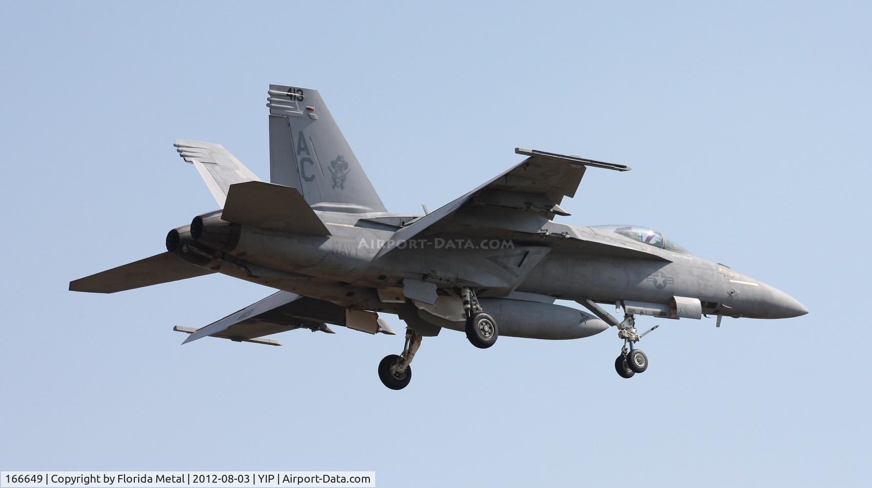 166649, Boeing F/A-18E Super Hornet C/N E112, F/A-18E Super Hornet landing at Thunder Over Michigan