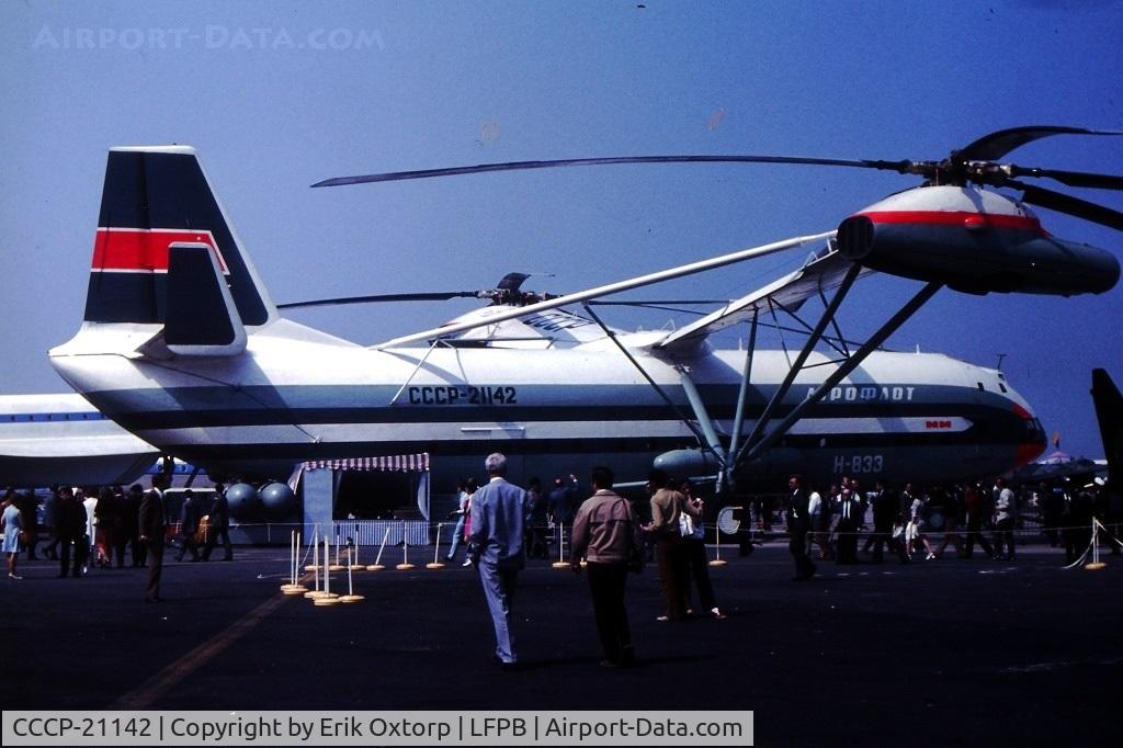 CCCP-21142, 1967 Mil V-12 C/N Prototype #1, CCCP-21142 at the 1971 Paris Air Show