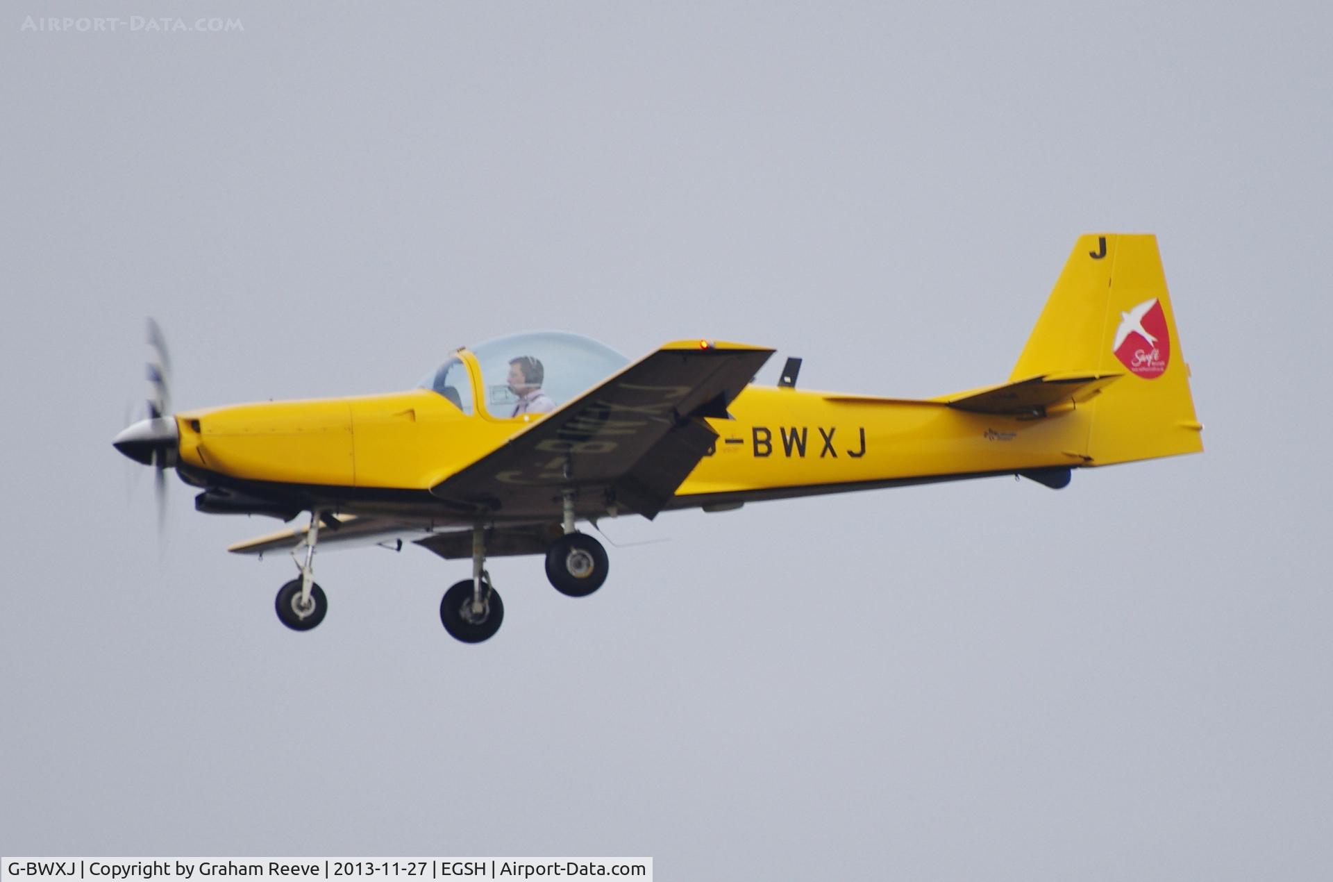 G-BWXJ, 1996 Slingsby T-67M-260 Firefly C/N 2245, About to touch down on 27.