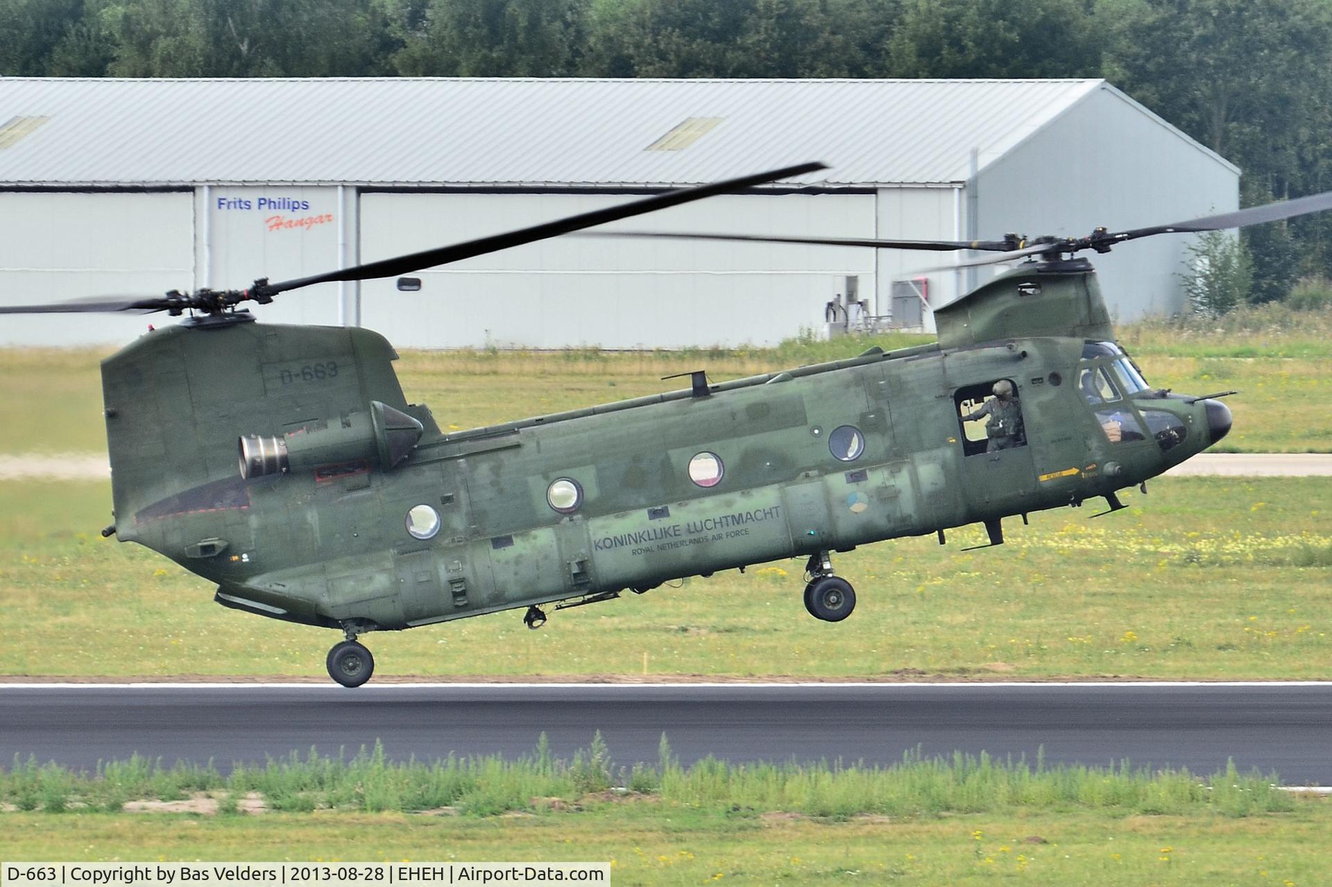 D-663, Boeing CH-47D Chinook C/N M.3663/NL-003, Touching down on the runway.