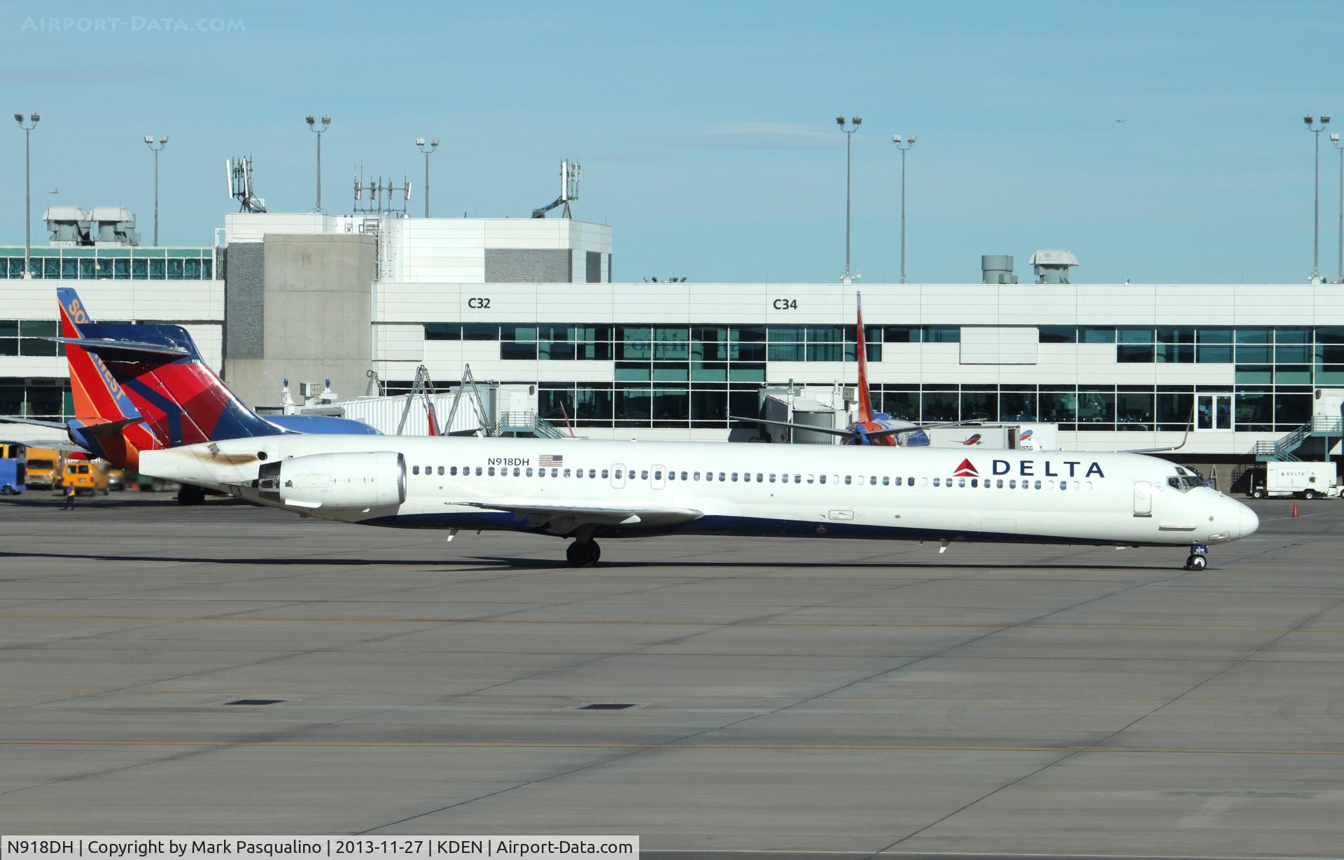 N918DH, McDonnell Douglas MD-90-30 C/N 53553, MD-90-30