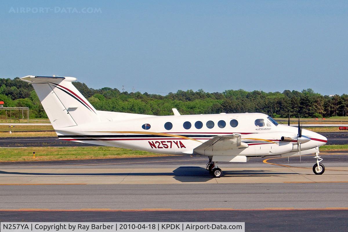 N257YA, 1998 Raytheon B200 King Air C/N BB-1622, Beech B200 Super King Air [BB-1622] Atlanta-Dekalb Peachtree~N 18/04/2010