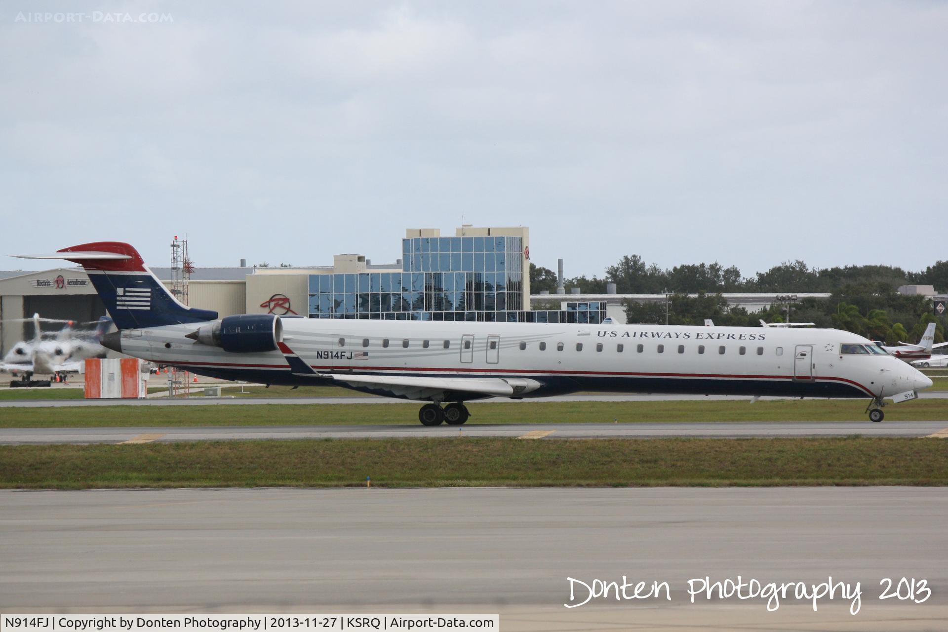 N914FJ, 2004 Bombardier CRJ-900ER (CL-600-2D24) C/N 15014, US Air Flight 2884 operated by Mesa (N914FJ) taxis at Sarasota-Bradenton International Airport