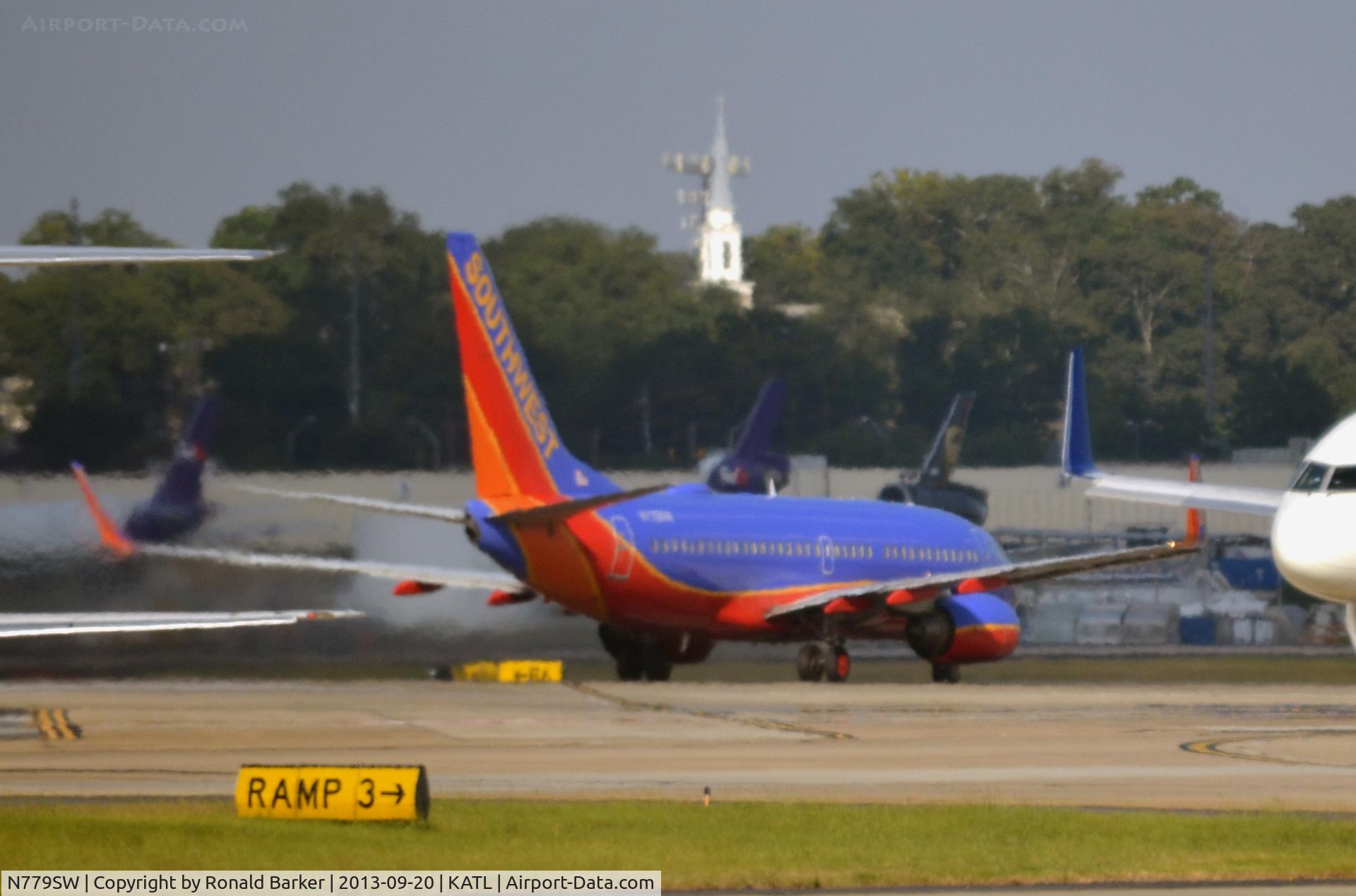 N779SW, 2000 Boeing 737-7H4 C/N 27884, Taxi Atlanta