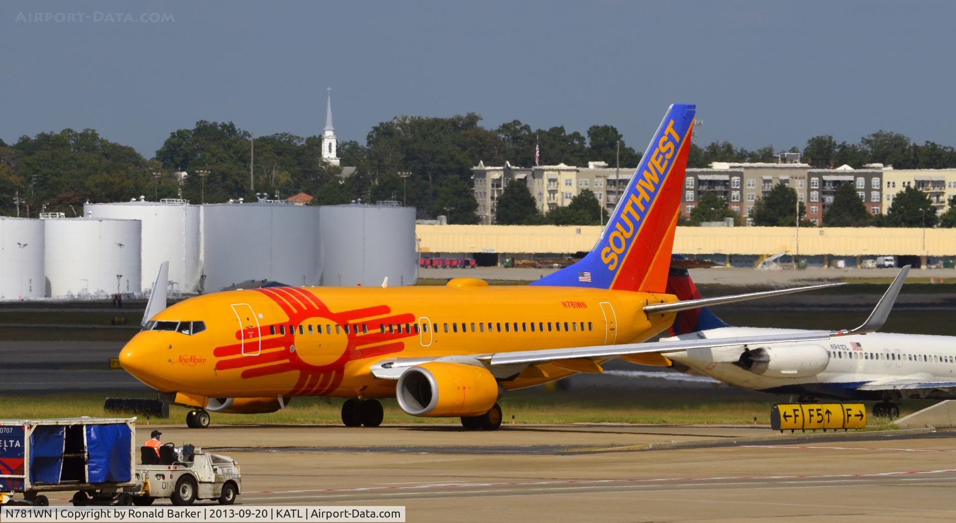 N781WN, 2000 Boeing 737-7H4 C/N 30601, Taxi Atlanta