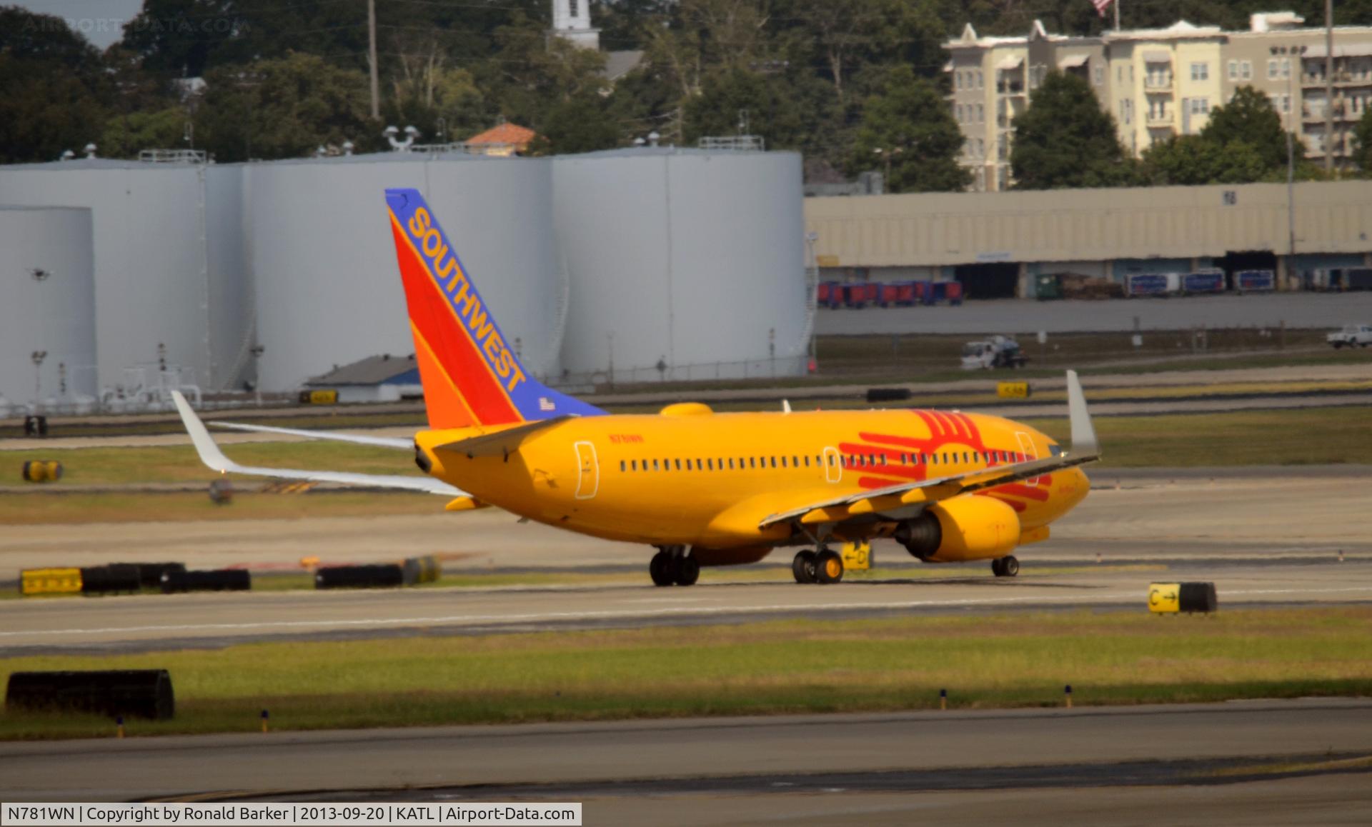 N781WN, 2000 Boeing 737-7H4 C/N 30601, Takeoff Atlanta