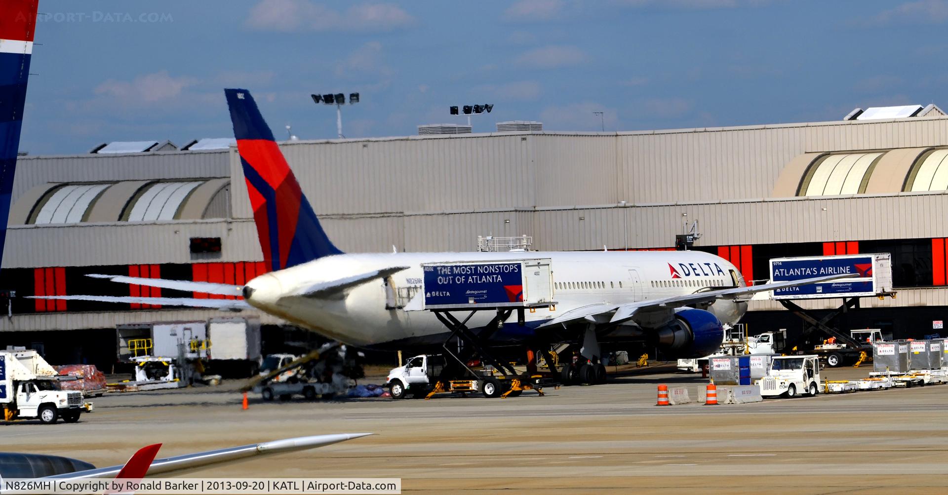N826MH, 1999 Boeing 767-432/ER C/N 29713, Atlanta