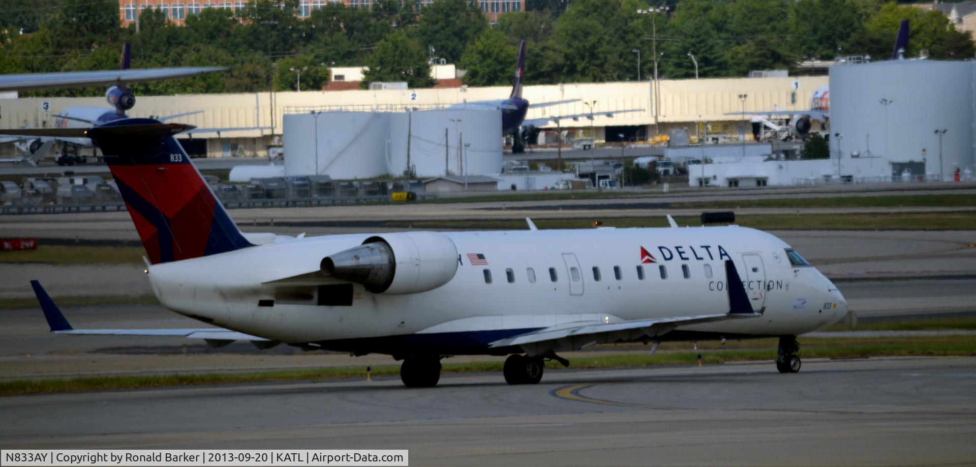 N833AY, 2005 Bombardier CRJ-200LR (CL-600-2B19) C/N 8033, Taxi Atlanta