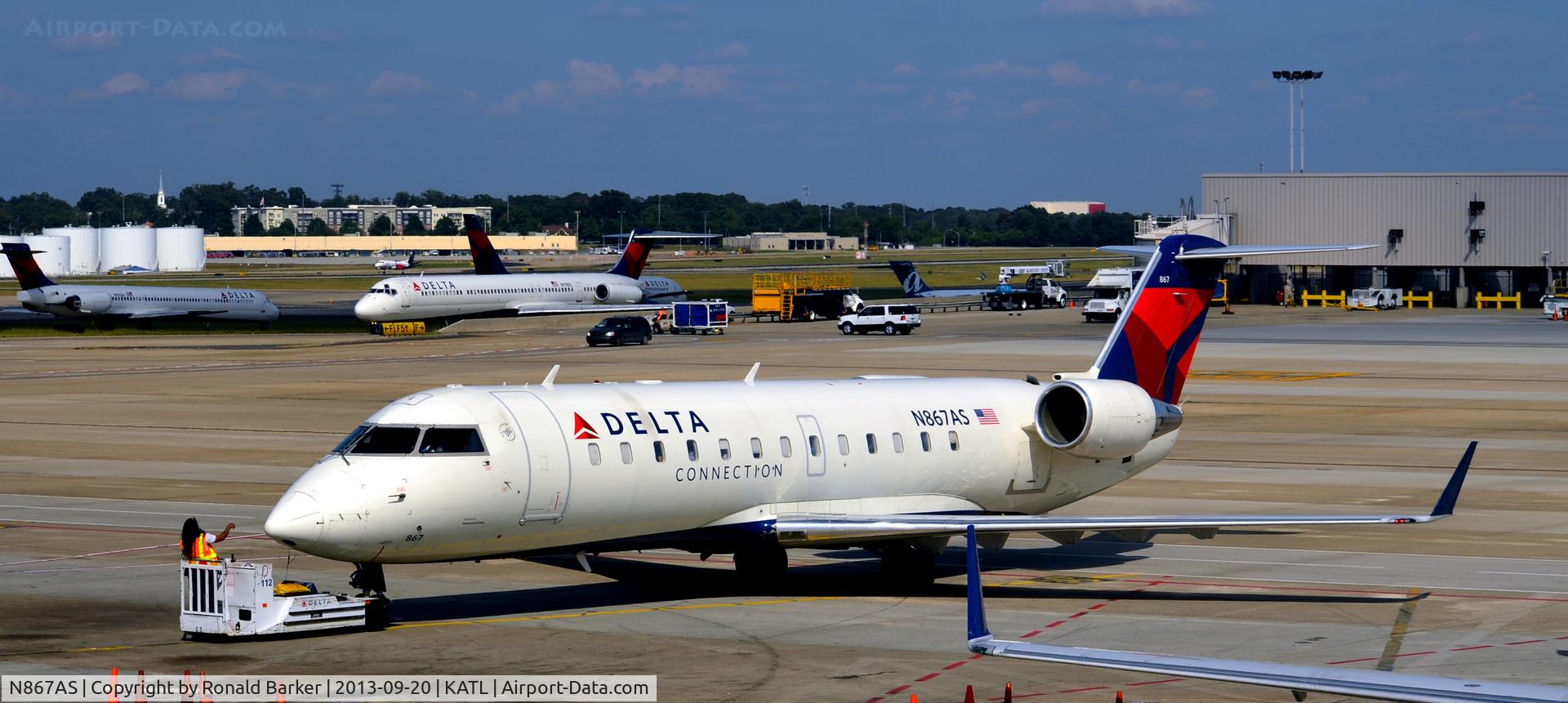 N867AS, 2000 Bombardier CRJ-200ER (CL-600-2B19) C/N 7463, Pushback Atlanta