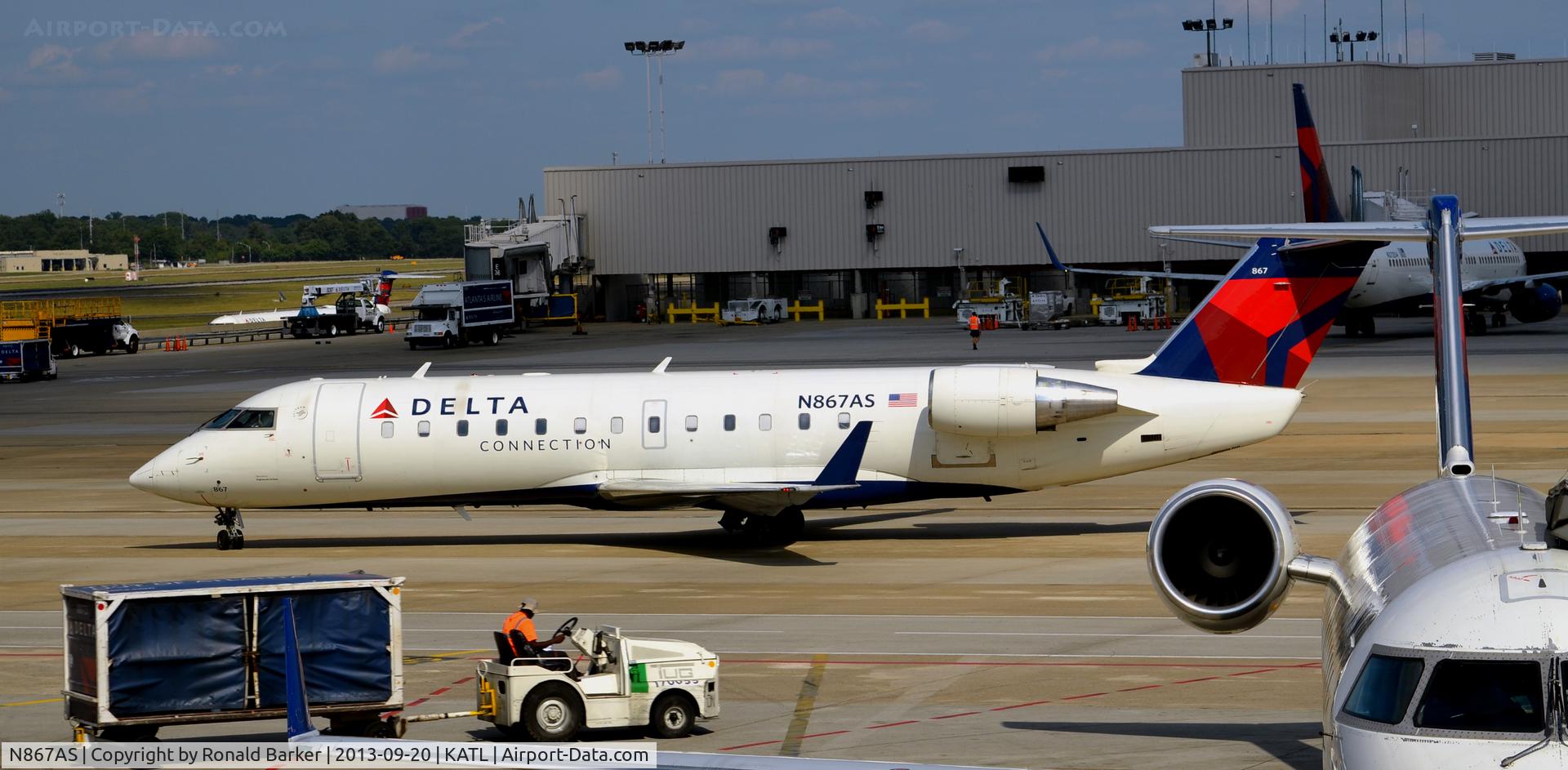 N867AS, 2000 Bombardier CRJ-200ER (CL-600-2B19) C/N 7463, Taxi Atlanta