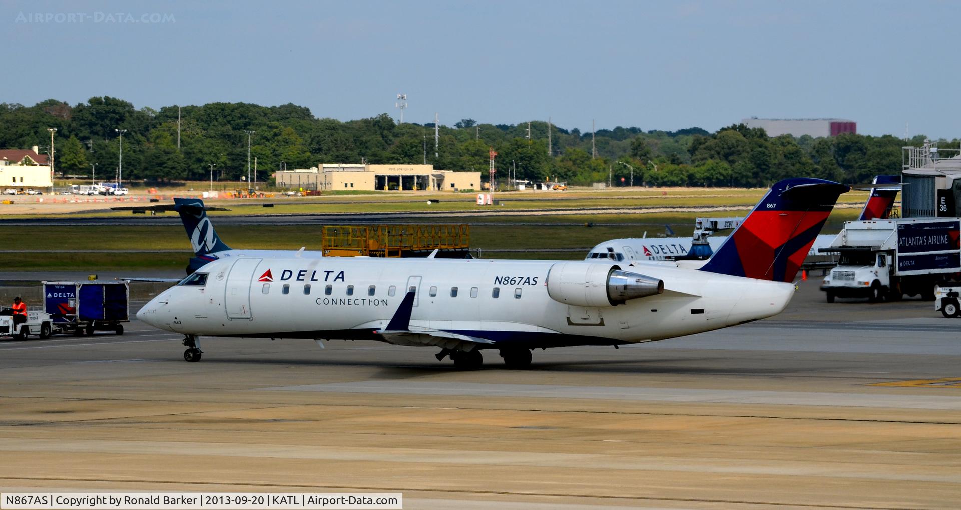 N867AS, 2000 Bombardier CRJ-200ER (CL-600-2B19) C/N 7463, Taxi Atlanta