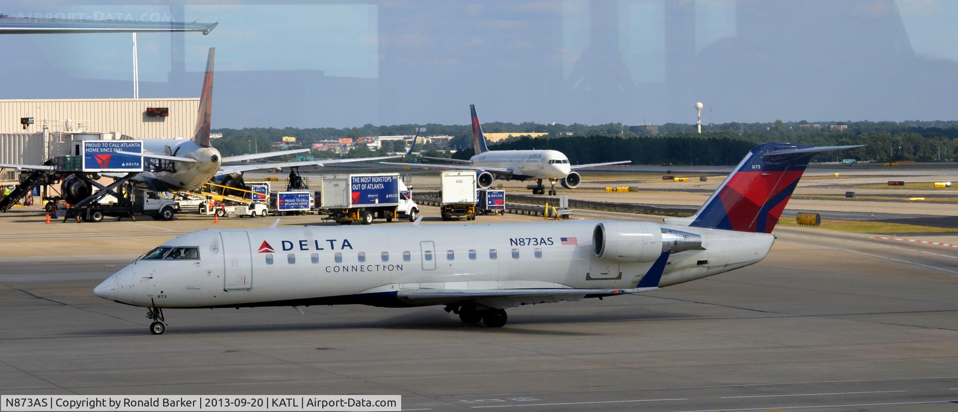 N873AS, 2001 Bombardier CRJ-200ER (CL-600-2B19) C/N 7549, Taxi Atlanta