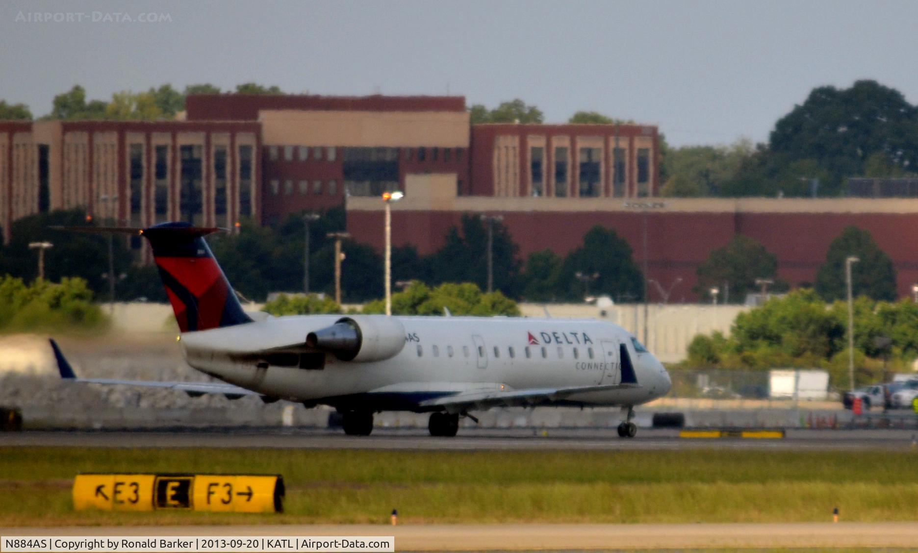 N884AS, 2001 Bombardier CRJ-200ER (CL-600-2B19) C/N 7513, Takeoff Atlanta