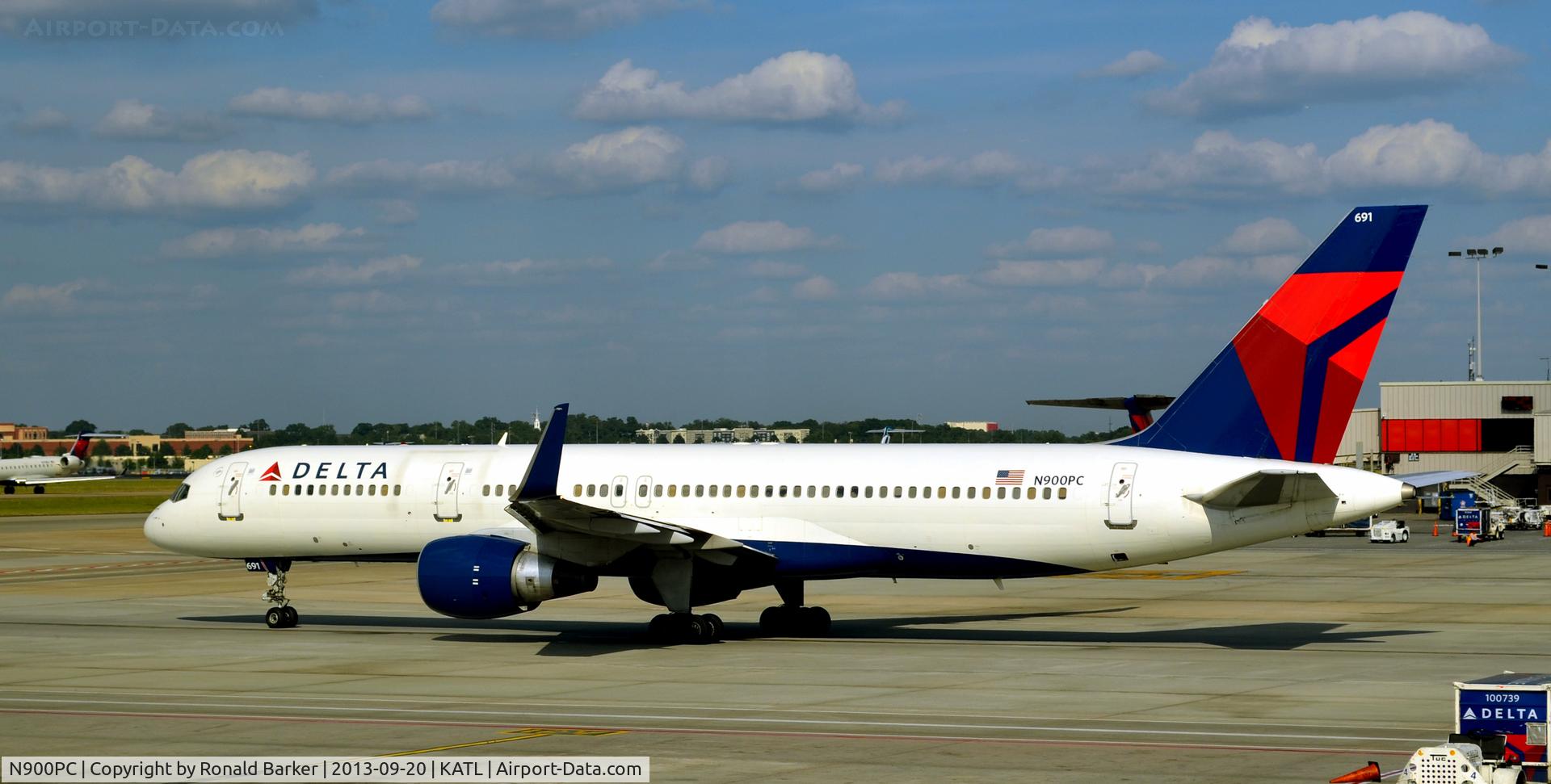N900PC, 1997 Boeing 757-26D C/N 28446, Taxi Atlanta