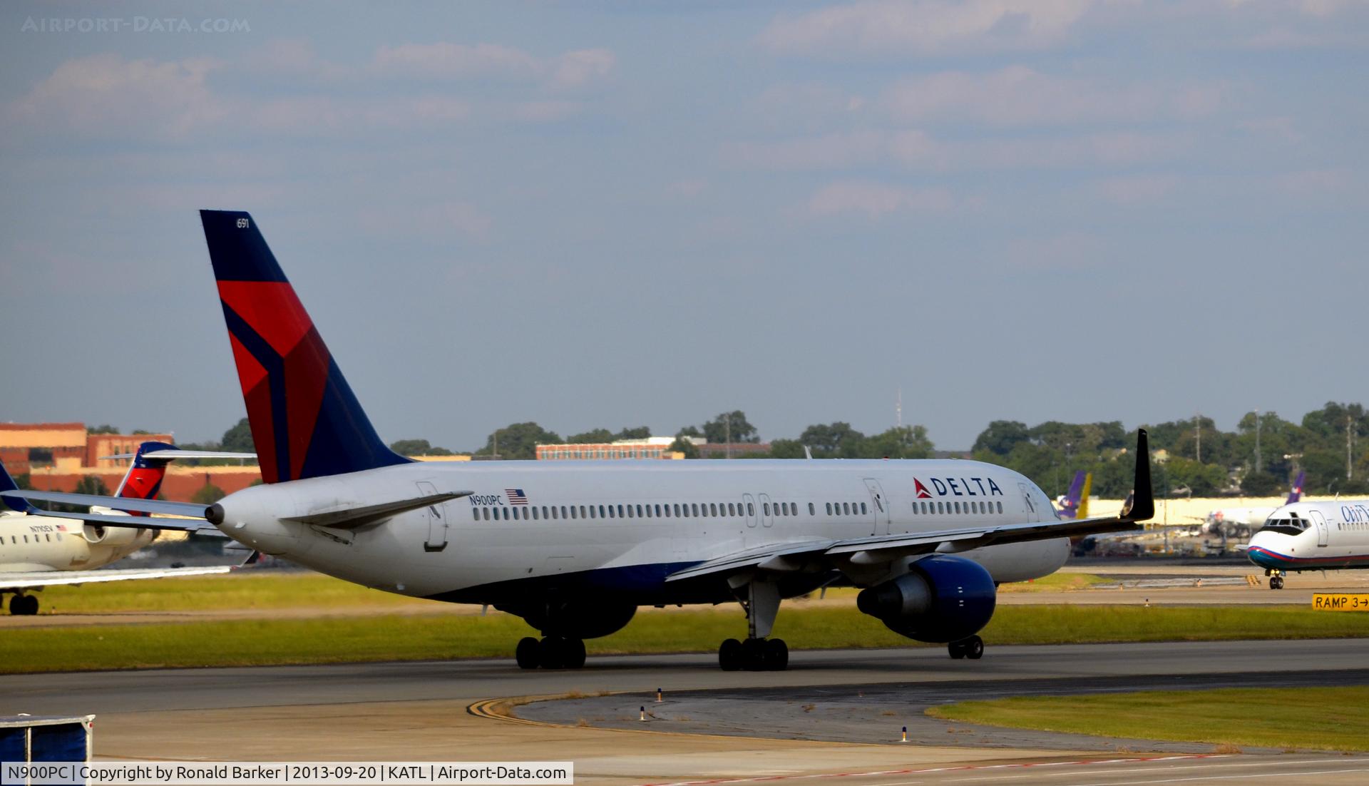 N900PC, 1997 Boeing 757-26D C/N 28446, Taxi Atlanta