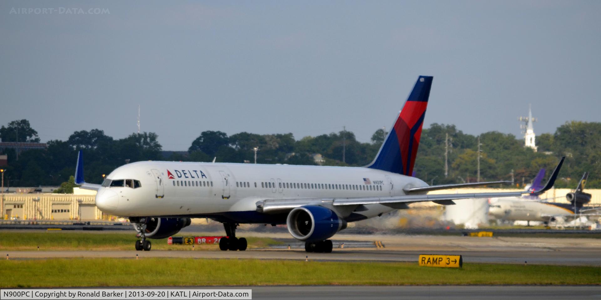 N900PC, 1997 Boeing 757-26D C/N 28446, Taxi Atlanta