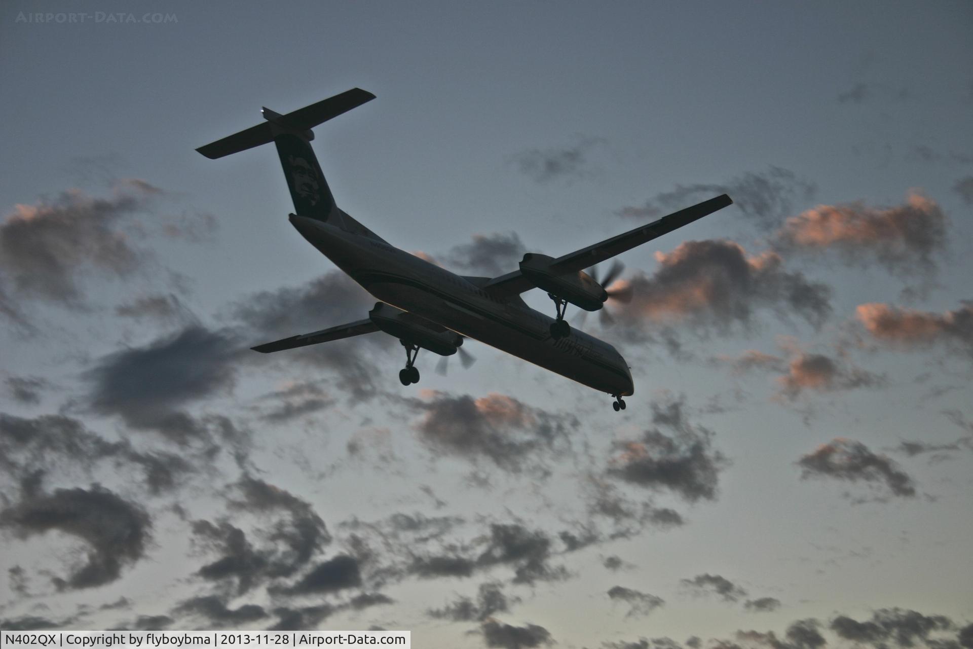 N402QX, 2001 Bombardier DHC-8-402 Dash 8 C/N 4032, Landing in San Diego on Runway 27.