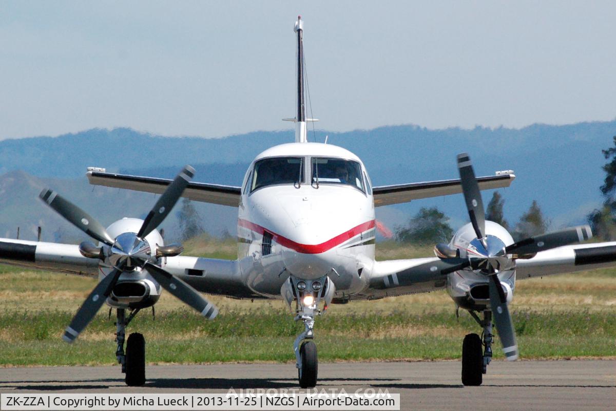 ZK-ZZA, 1995 Beech C90A King Air C/N LJ-1407, At Gisborne