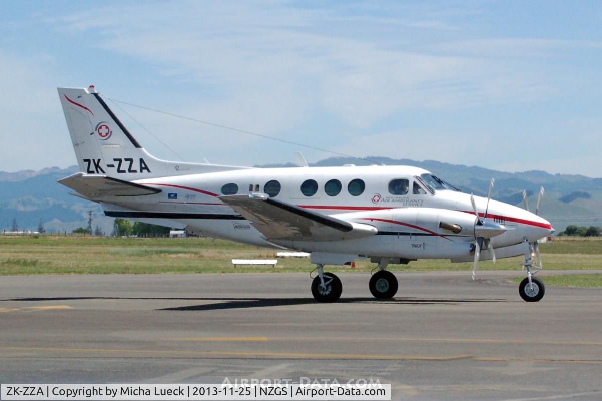 ZK-ZZA, 1995 Beech C90A King Air C/N LJ-1407, At Gisborne