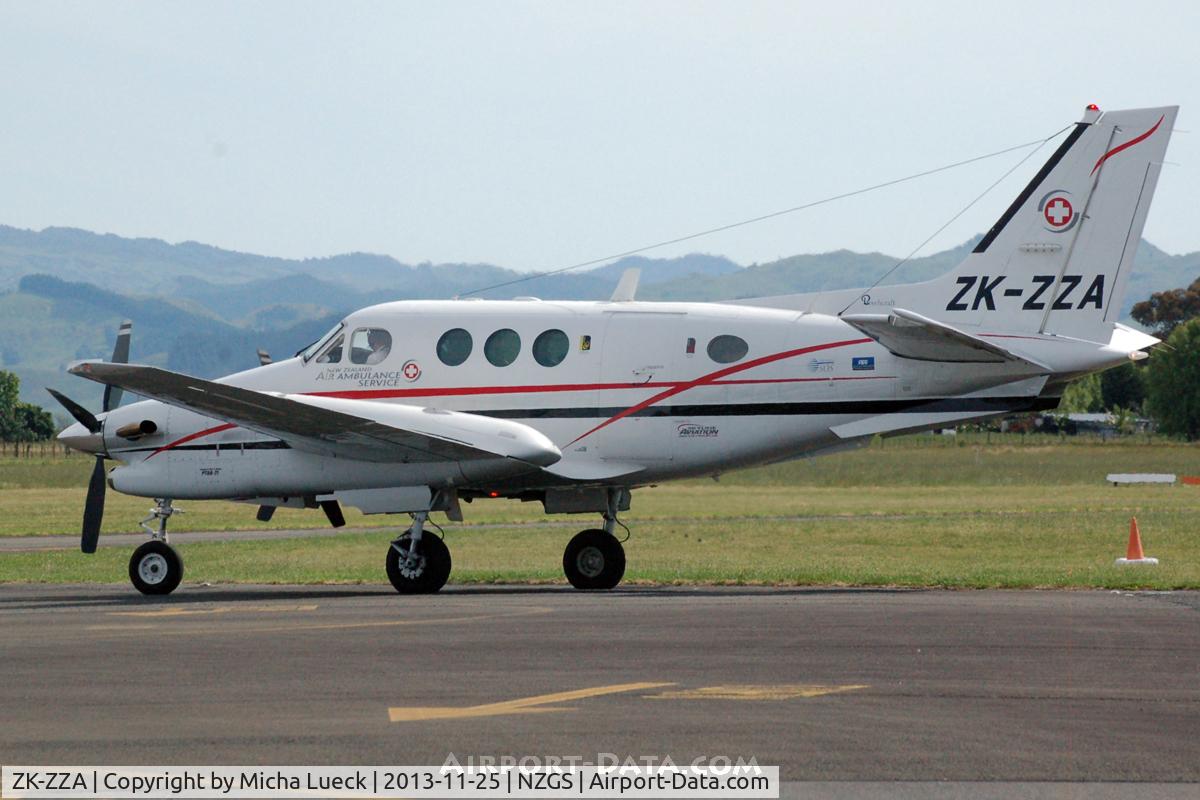 ZK-ZZA, 1995 Beech C90A King Air C/N LJ-1407, At Gisborne