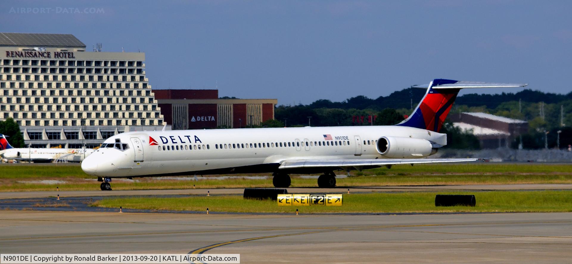 N901DE, 1992 McDonnell Douglas MD-88 C/N 53378, Taxi Atlanta