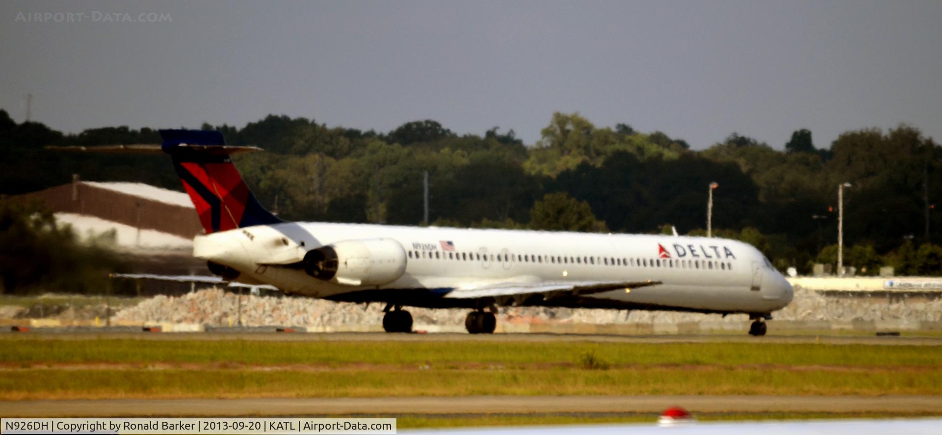 N926DH, 1998 McDonnell Douglas MD-90-30 C/N 53588, Takeoff Atlanta