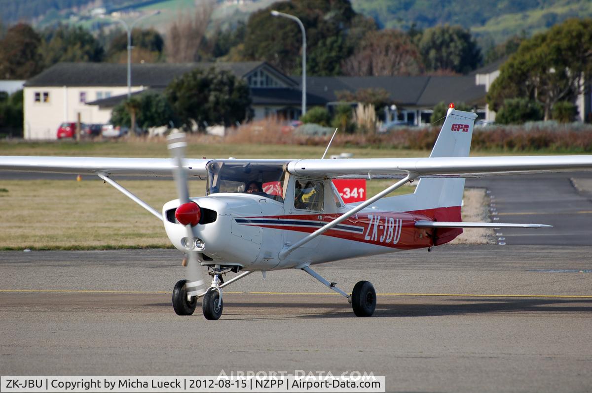 ZK-JBU, Cessna 152 C/N 152-81201, At Paraparaumu