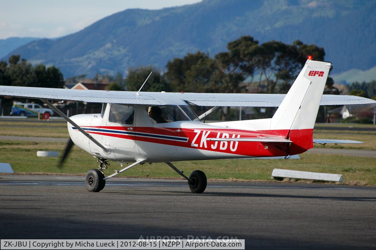 ZK-JBU, Cessna 152 C/N 152-81201, At Paraparaumu