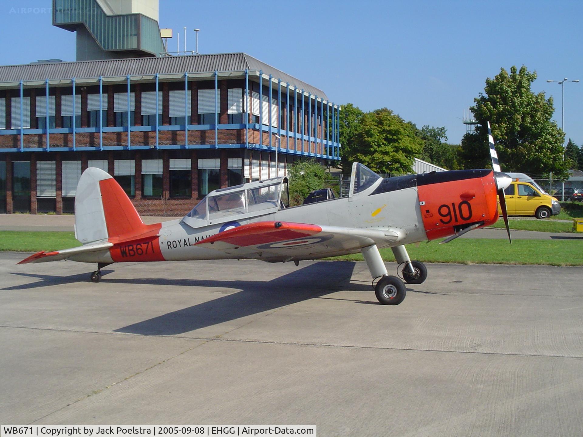 WB671, 1950 De Havilland DHC-1 Chipmunk T.10 C/N C1/0119, WB671 in Royal Navy colours  at GRQ