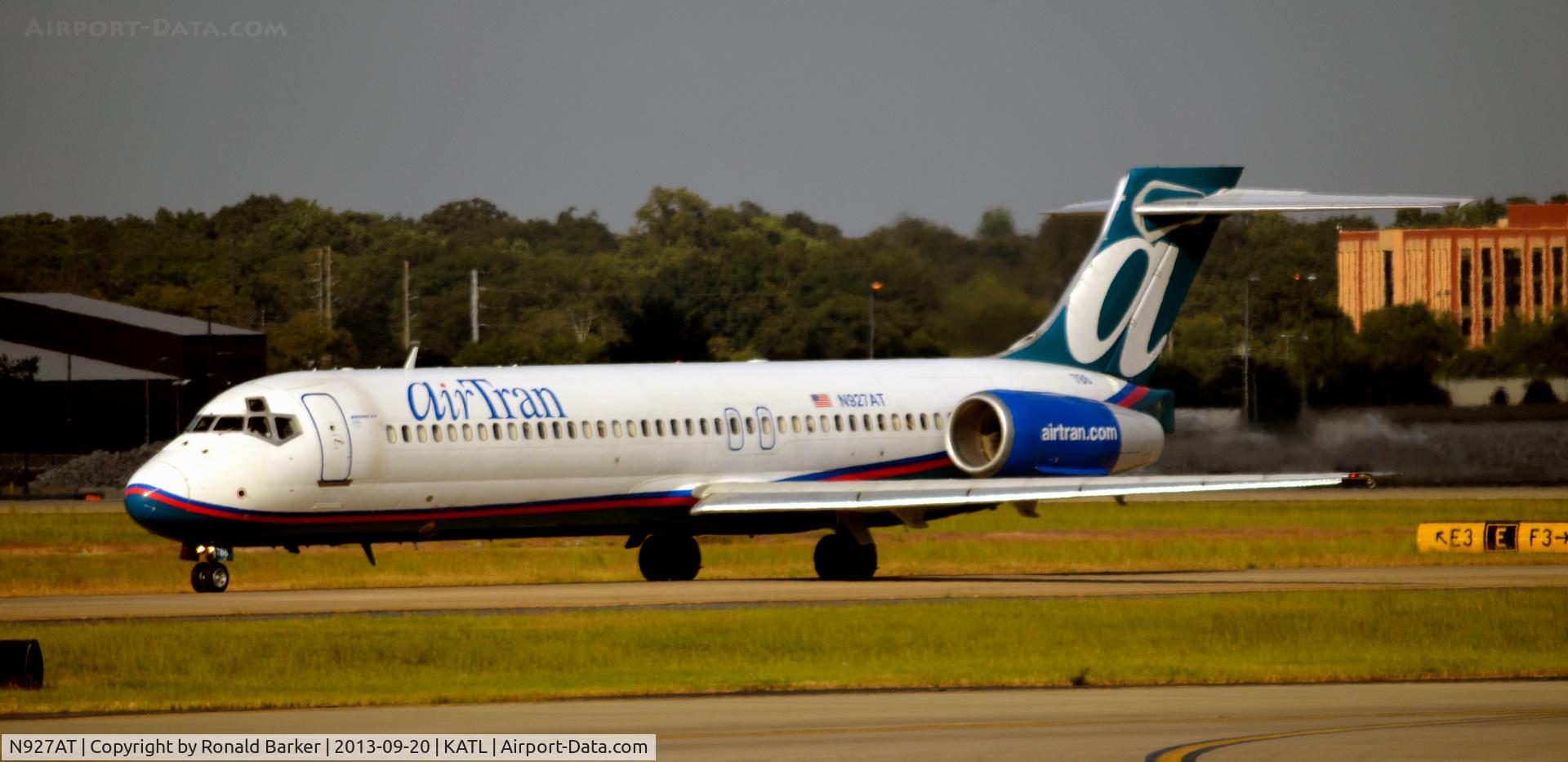 N927AT, 2000 Boeing 717-200 C/N 55077, Taxi Atlanta