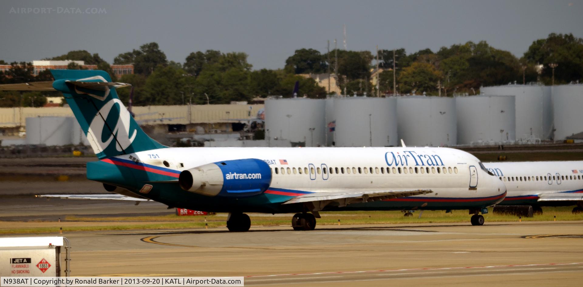 N938AT, 2006 Boeing 717-200 C/N 55098, Taxi Atlanta