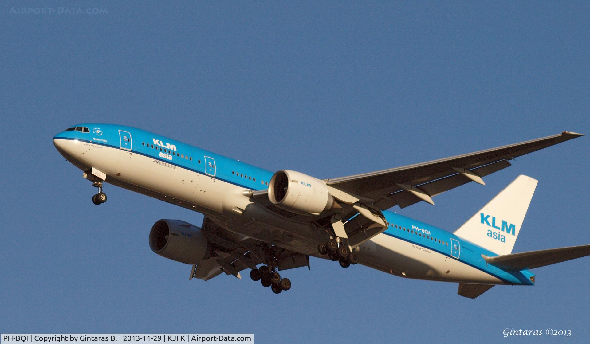PH-BQI, 2004 Boeing 777-206/ER C/N 33714, Going To A Landing on 31R, JFK