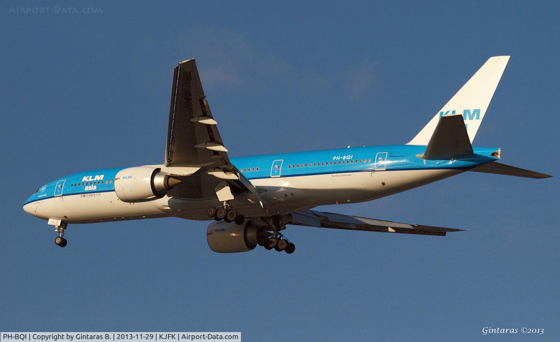 PH-BQI, 2004 Boeing 777-206/ER C/N 33714, Going To A Landing on 31R, JFK