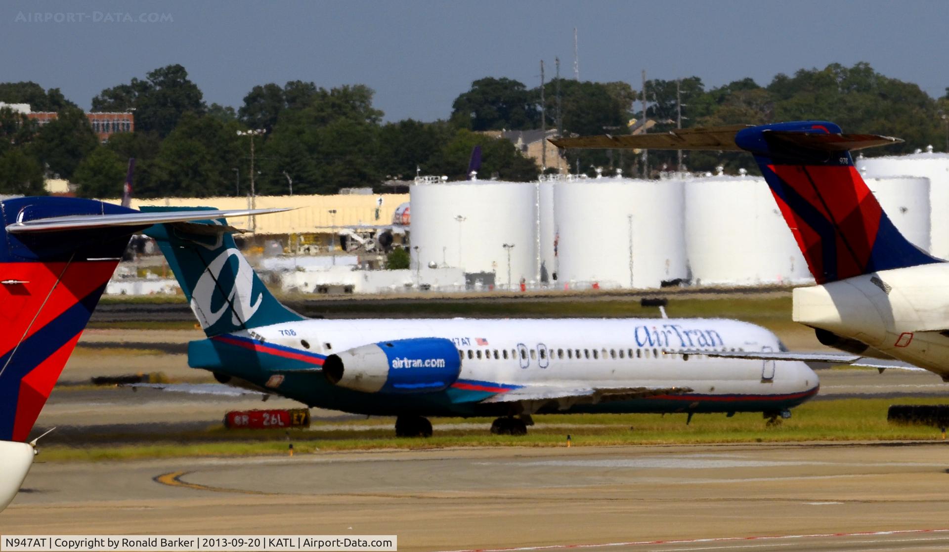 N947AT, 1999 Boeing 717-200 C/N 55010, Taxi Atlanta
