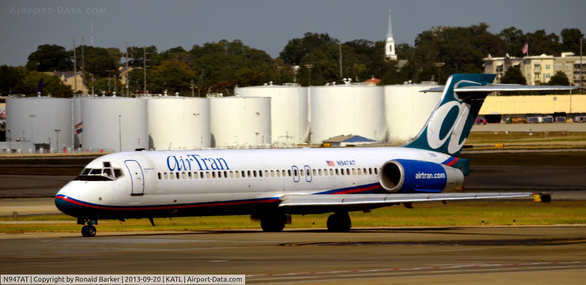 N947AT, 1999 Boeing 717-200 C/N 55010, Taxi Atlanta