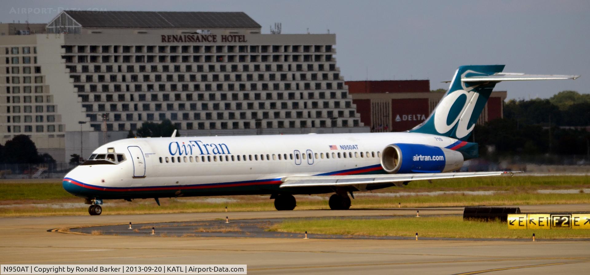 N950AT, 2000 Boeing 717-200 C/N 55012, Taxi Atlanta