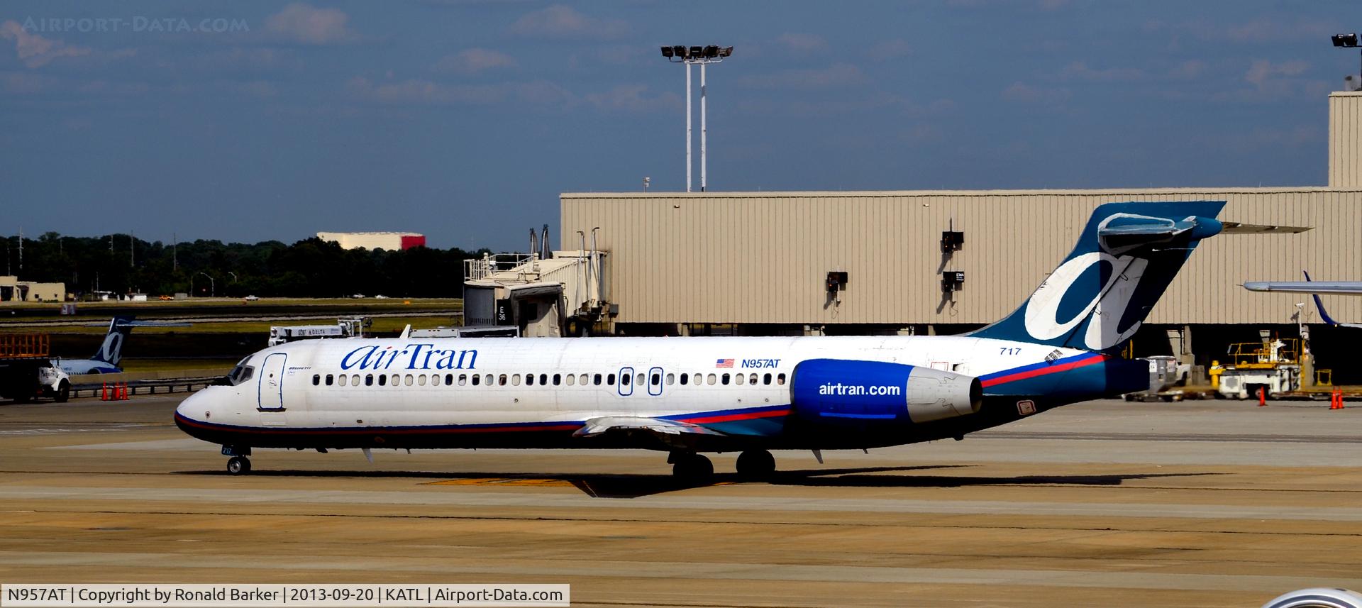N957AT, 2000 Boeing 717-200 C/N 55019, Taxi Atlanta
