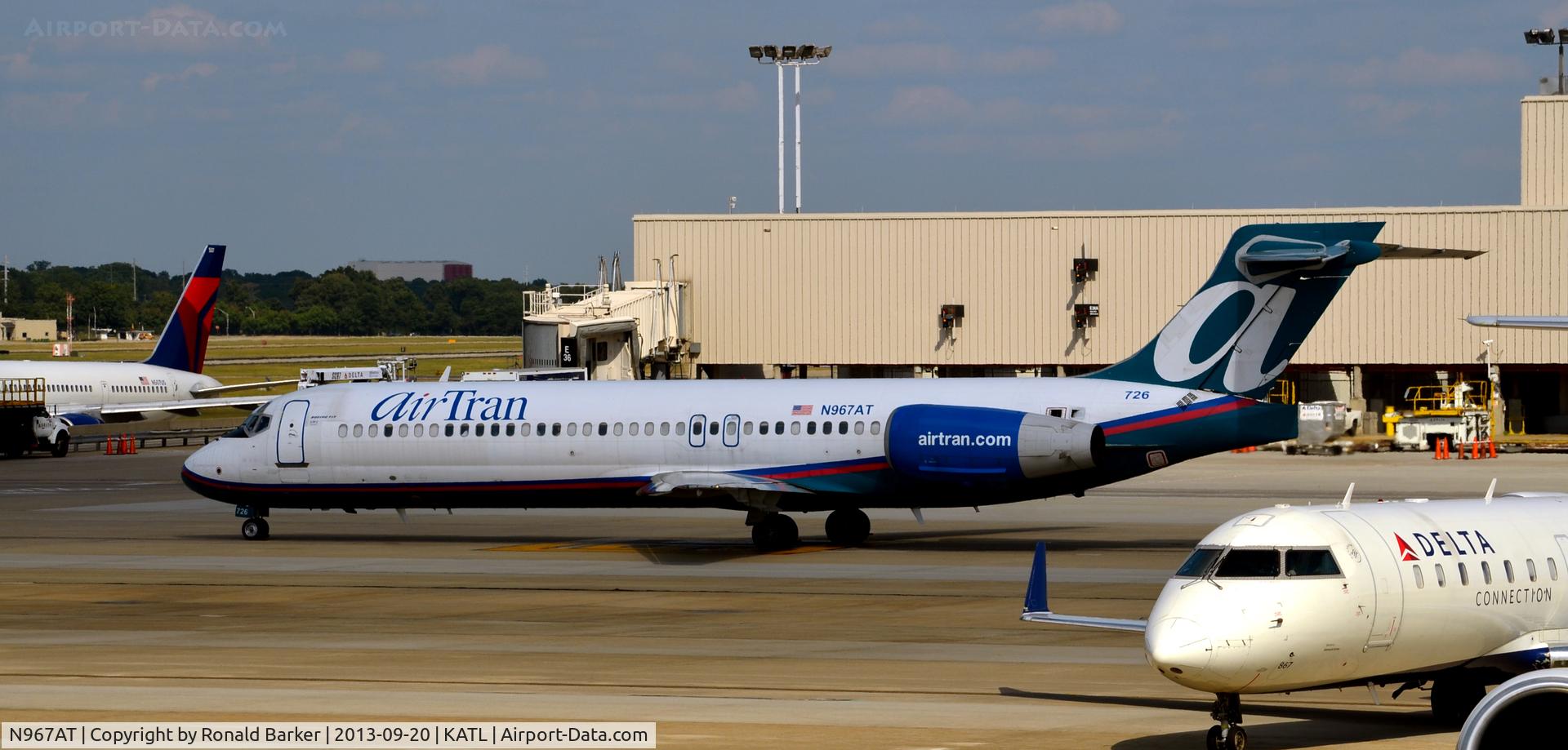 N967AT, 2001 Boeing 717-200 C/N 55028, Taxi Atlanta