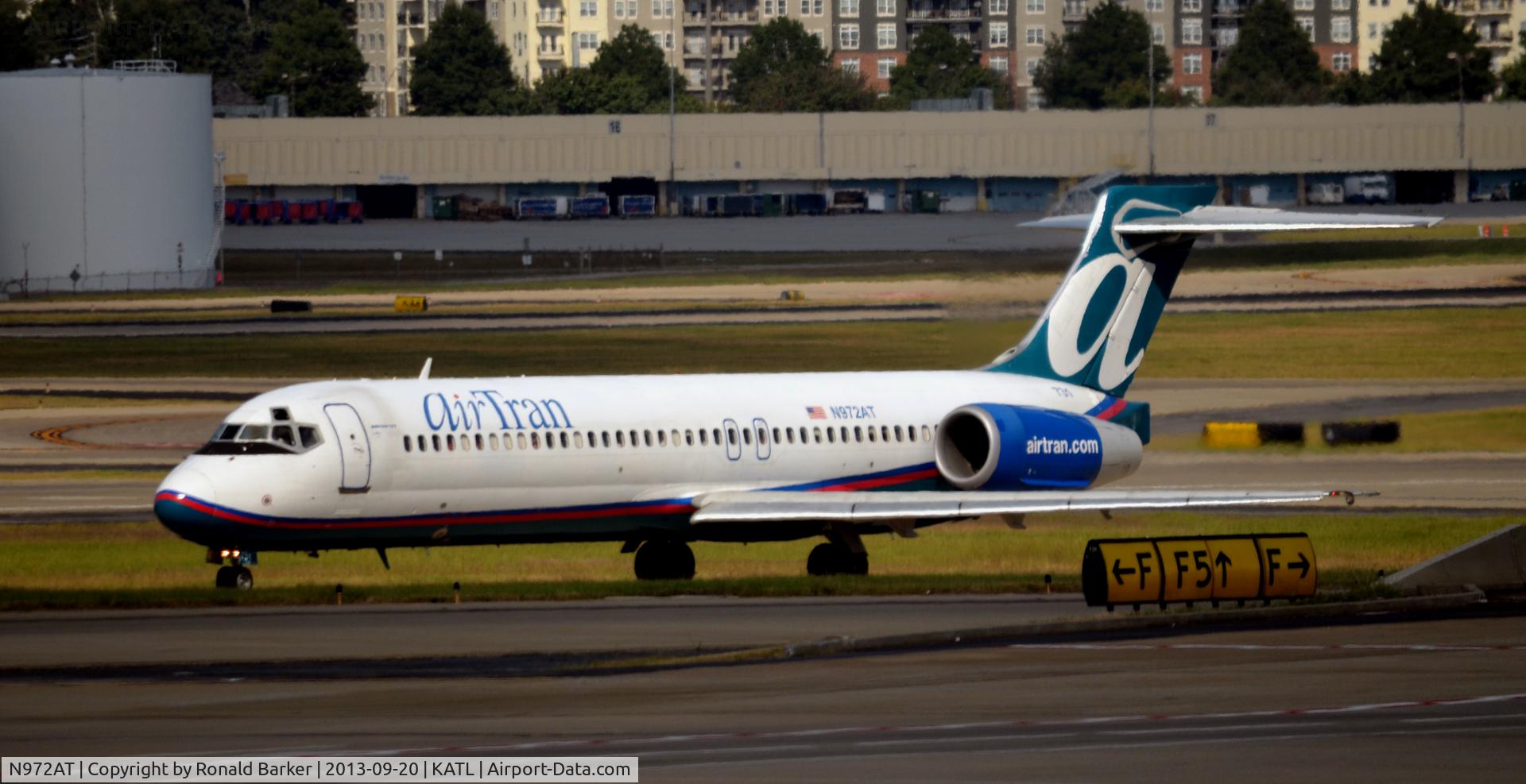 N972AT, 2001 Boeing 717-200 C/N 55033, Taxi Atlanta