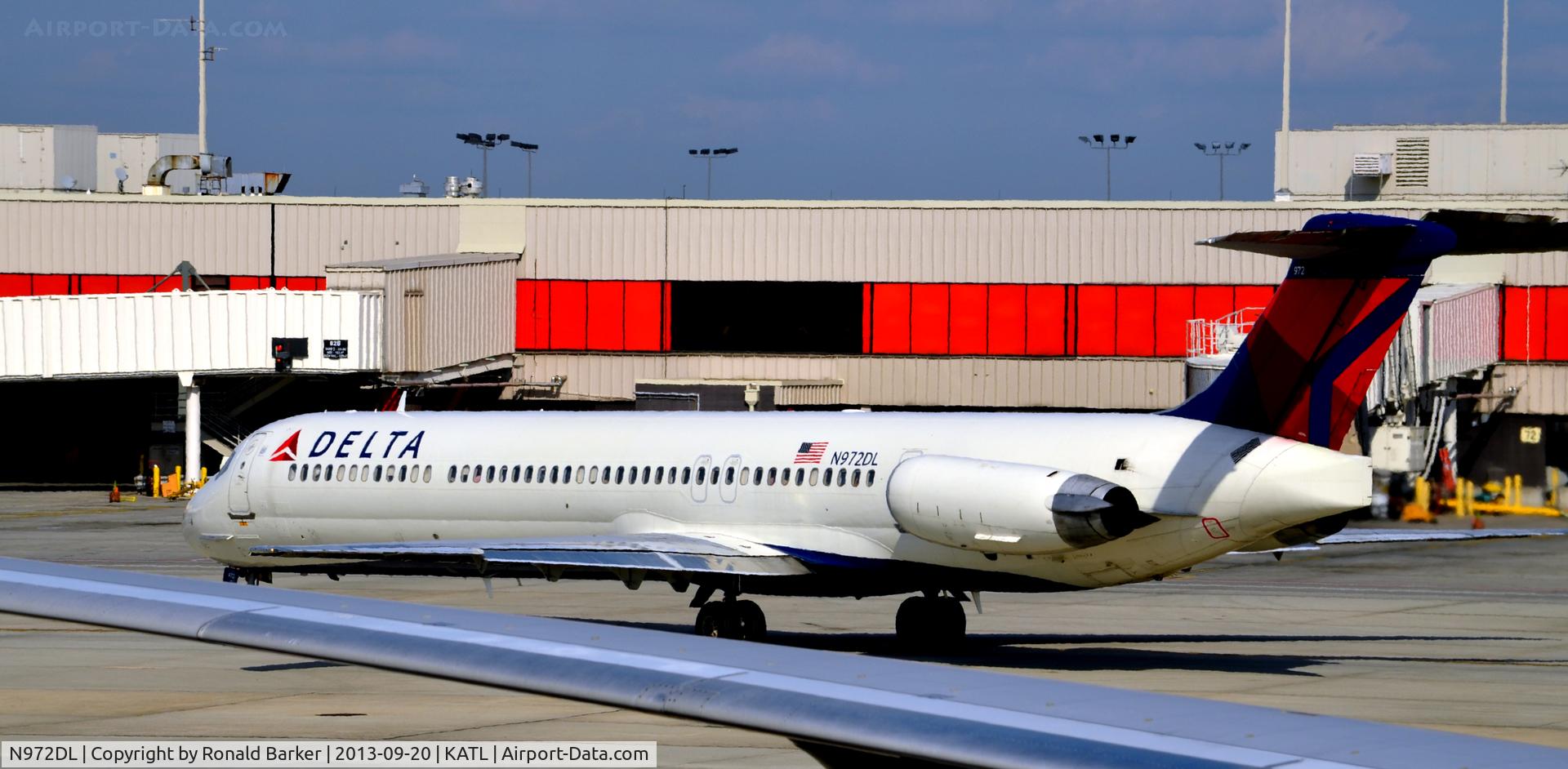 N972DL, 1991 McDonnell Douglas MD-88 C/N 53215, Taxi Atlanta