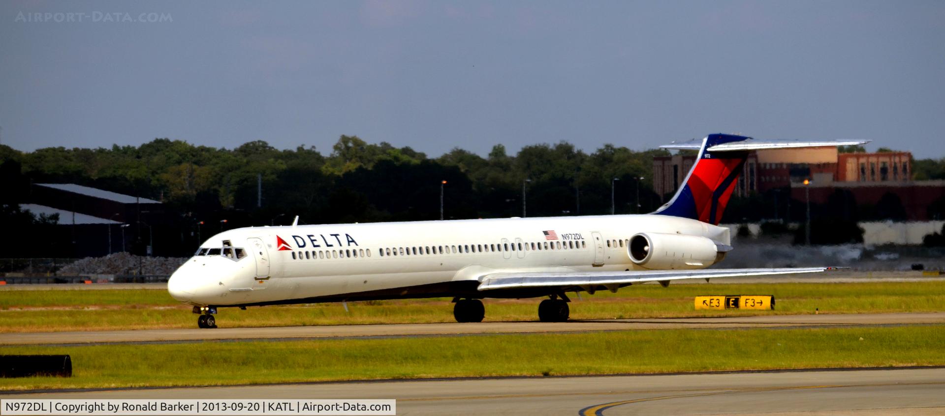 N972DL, 1991 McDonnell Douglas MD-88 C/N 53215, Taxi Atlanta