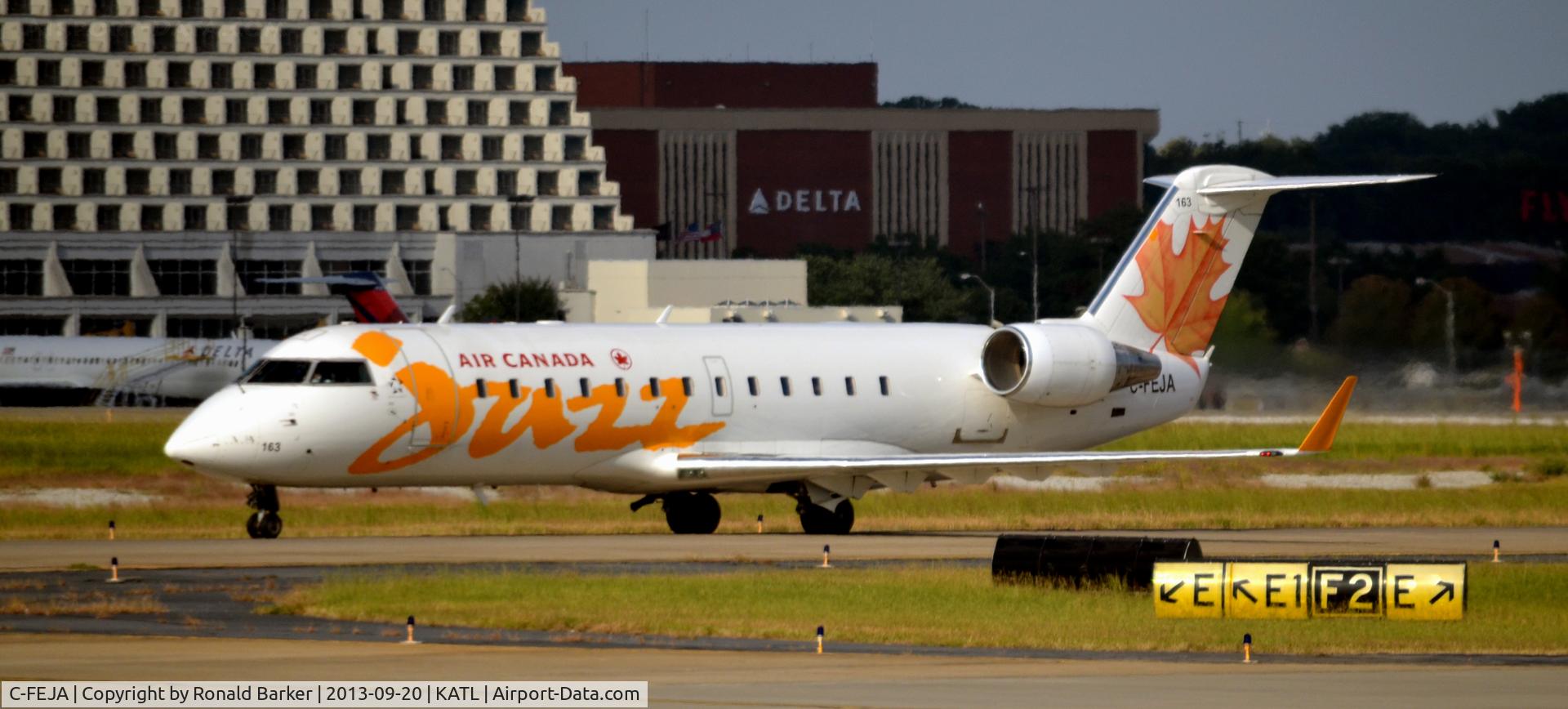 C-FEJA, 2004 Bombardier CRJ-200ER (CL-600-2B19) C/N 7983, Taxi Atlanta