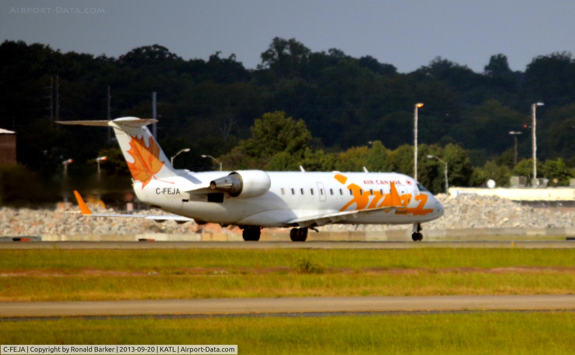 C-FEJA, 2004 Bombardier CRJ-200ER (CL-600-2B19) C/N 7983, Takeoff Atlanta