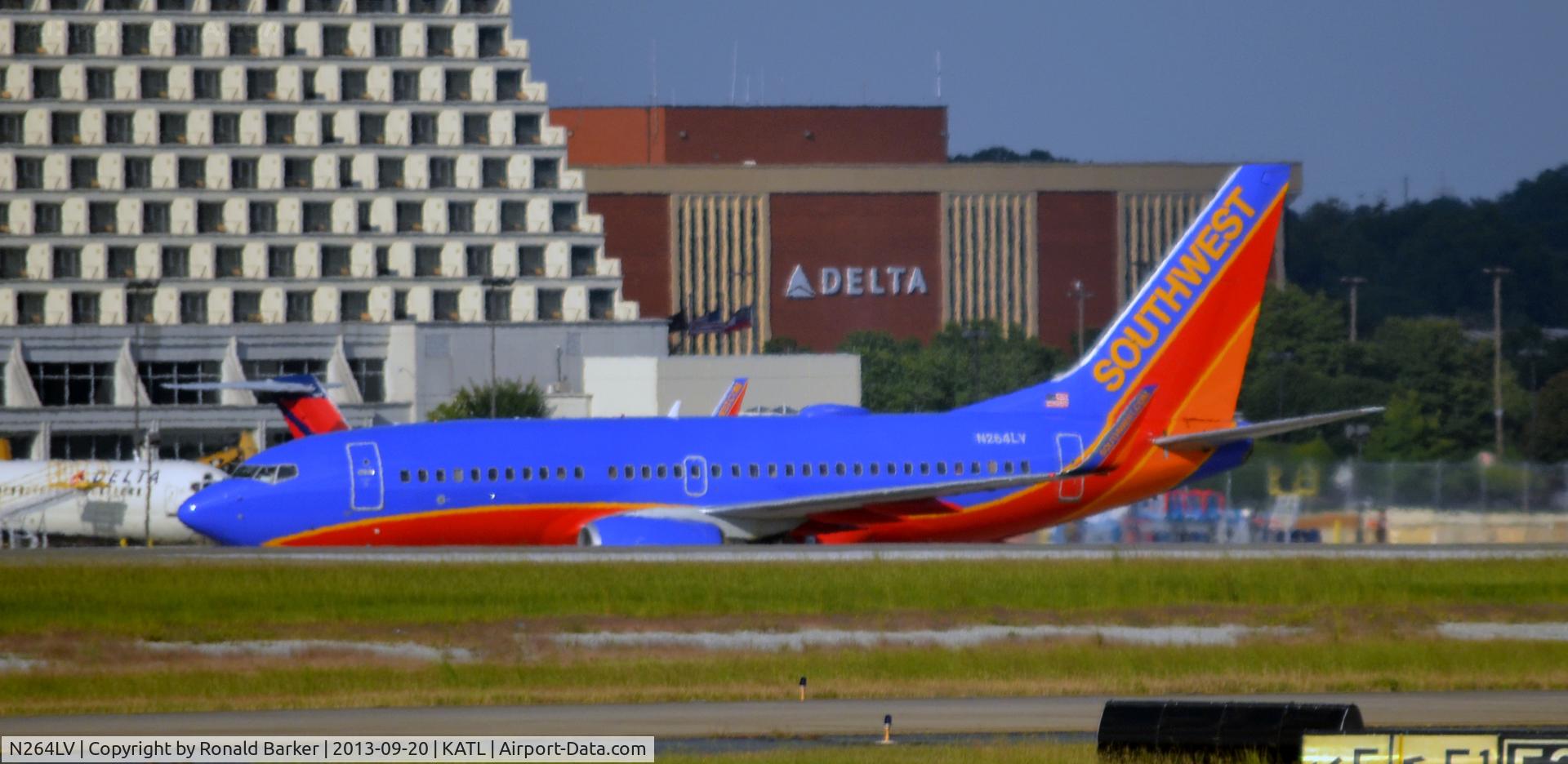 N264LV, 2007 Boeing 737-7H4 C/N 32521, Taxi Atlanta