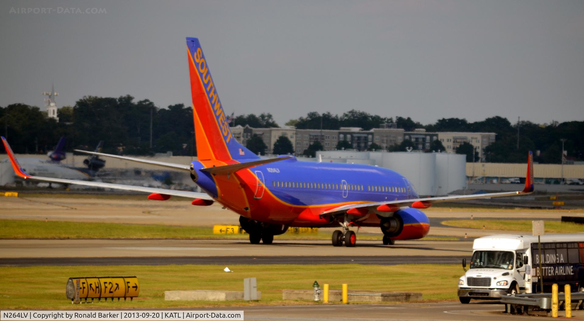 N264LV, 2007 Boeing 737-7H4 C/N 32521, Taxi Atlanta