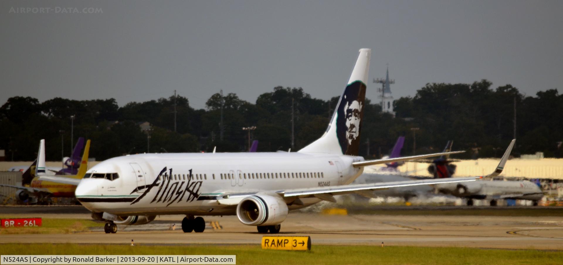 N524AS, 2009 Boeing 737-890 C/N 35195, Taxi Atlanta